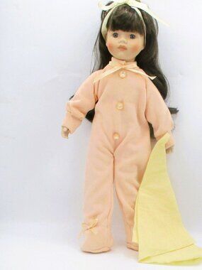 House Of Lloyd 1989 Porcelain Doll  Peach Pajamas Blanket Private Collection Vin